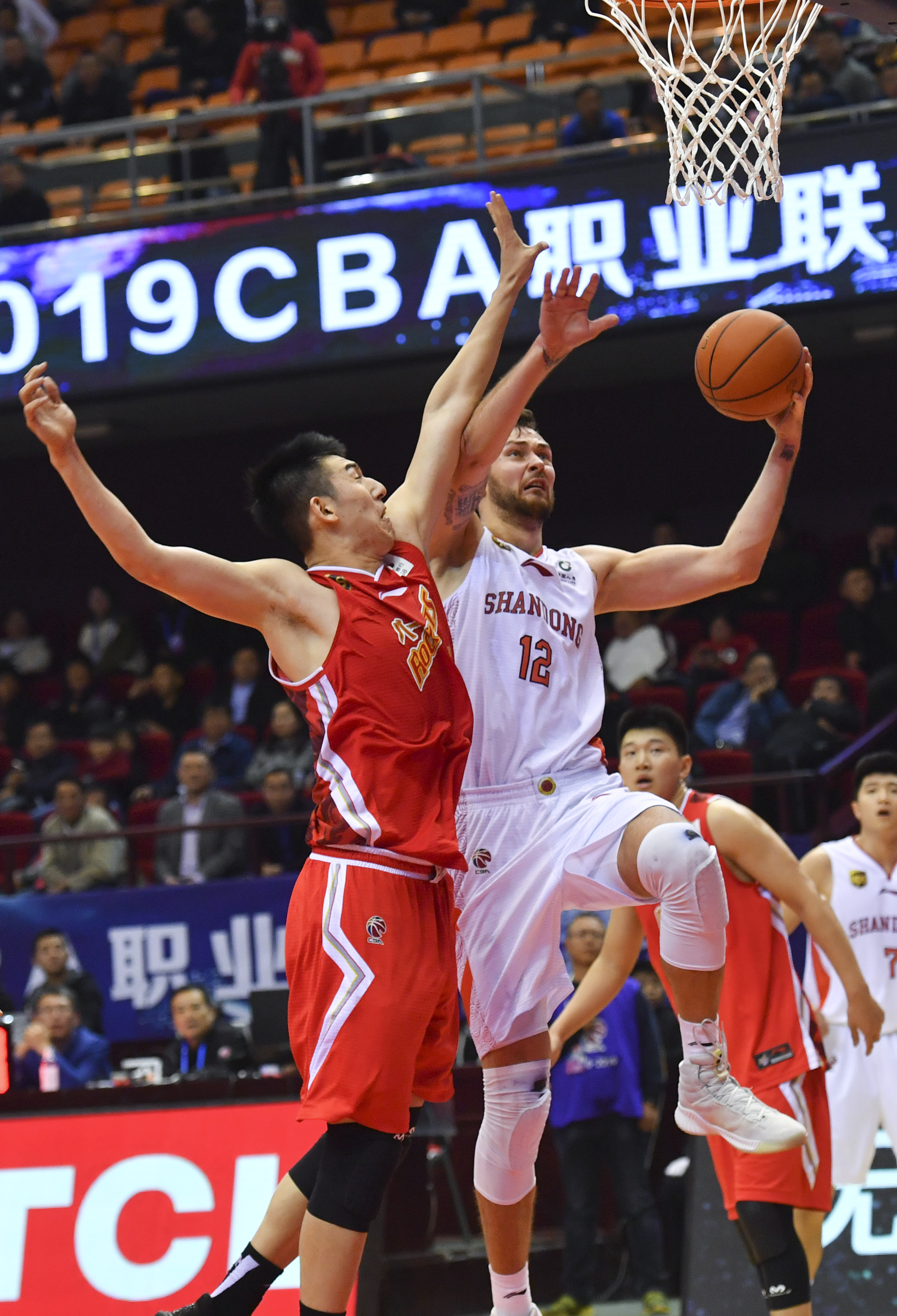 峰值下降约 峰值下降约